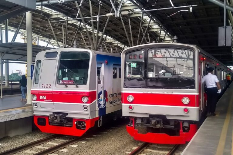 KAI-KRL-Buatan-Dalam-Negeri-3-12